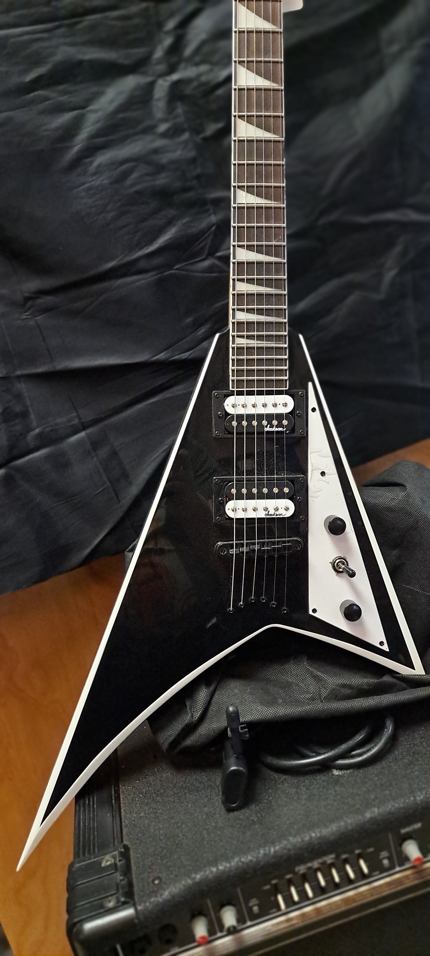 Jackson JS Series Rhoads JS32T Electric Guitar Black and White