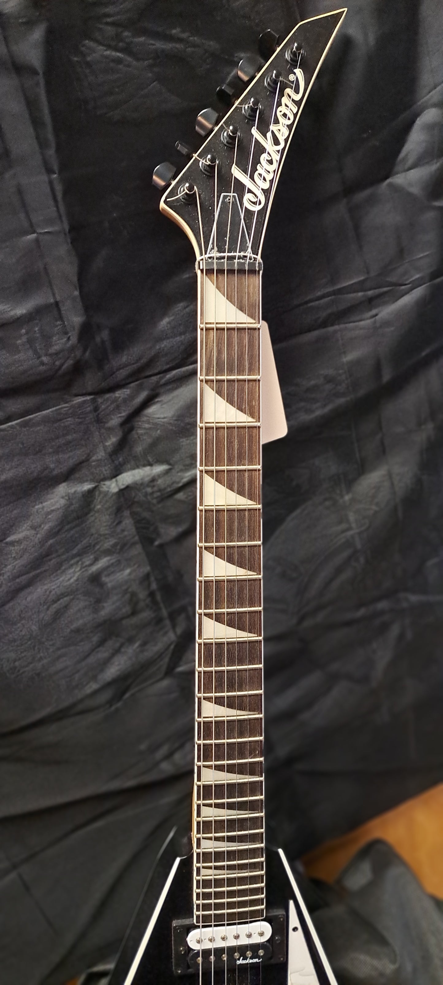 Jackson JS Series Rhoads JS32T Electric Guitar Black and White