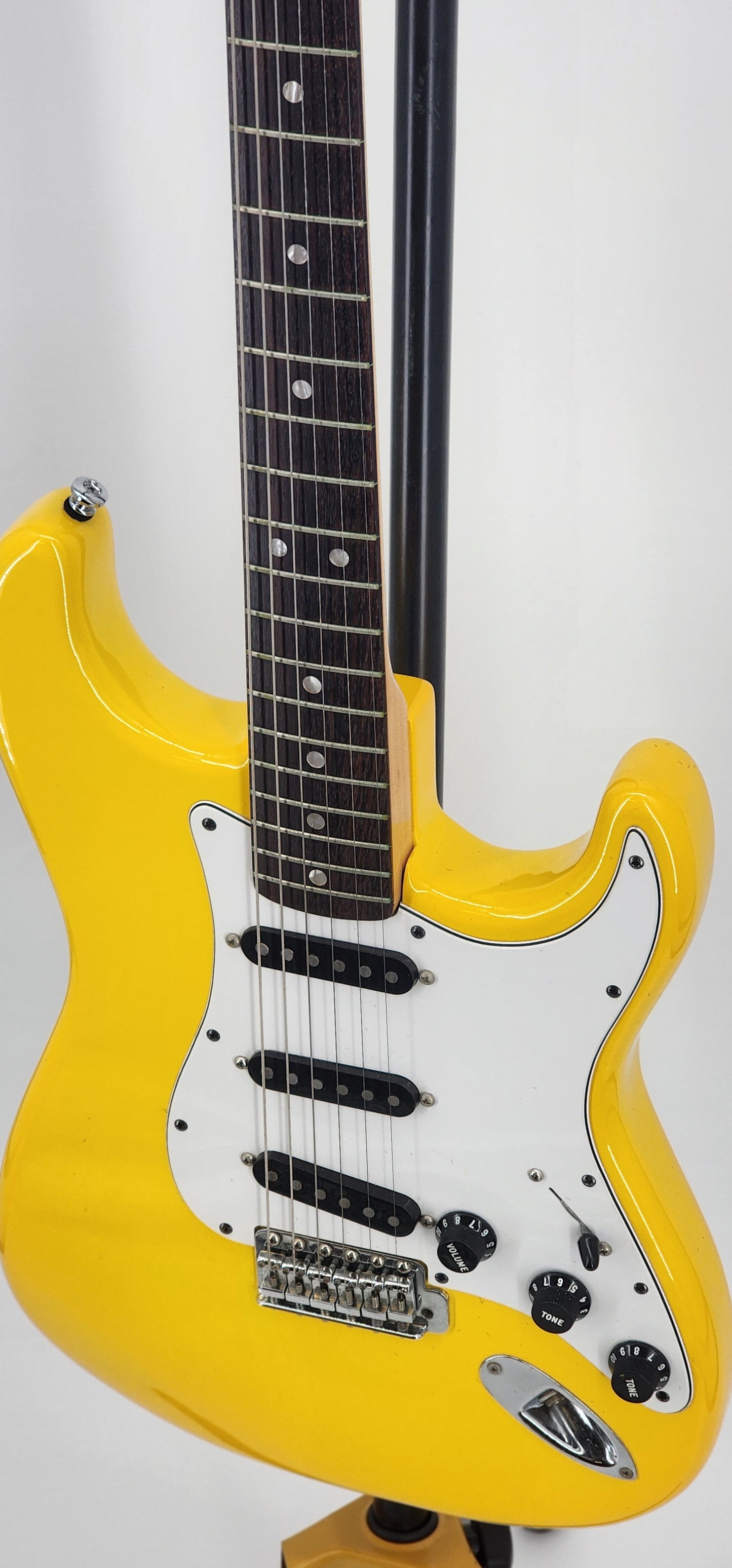 Fenders Stratocaster - 1981 - Monaco Yellow - International Color Series