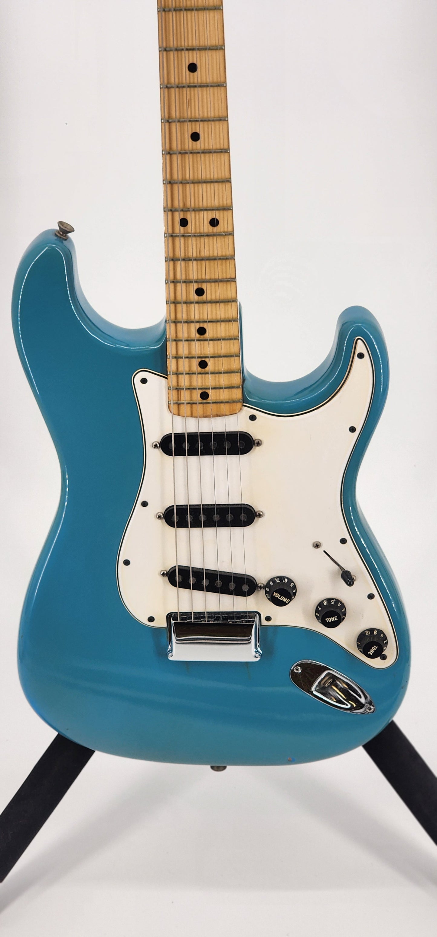 Fenders Stratocaster - 1981 - Maui Blue  - International Color Series