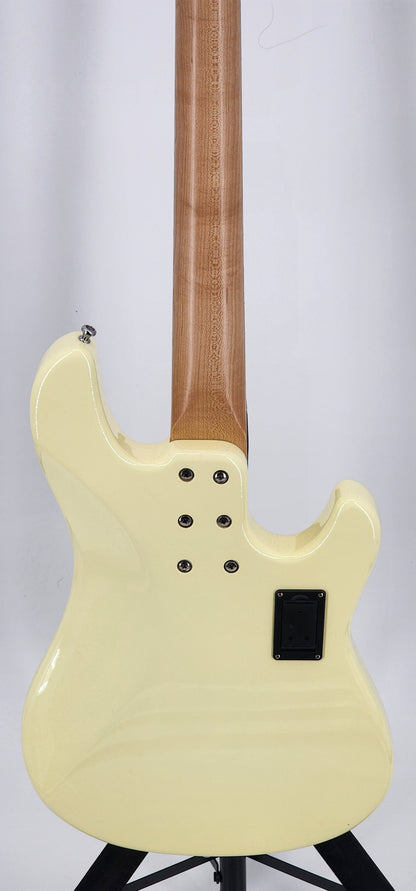 Sandberg - V52 - lefty Bass Guitar - 2022 - Cream Gloss
