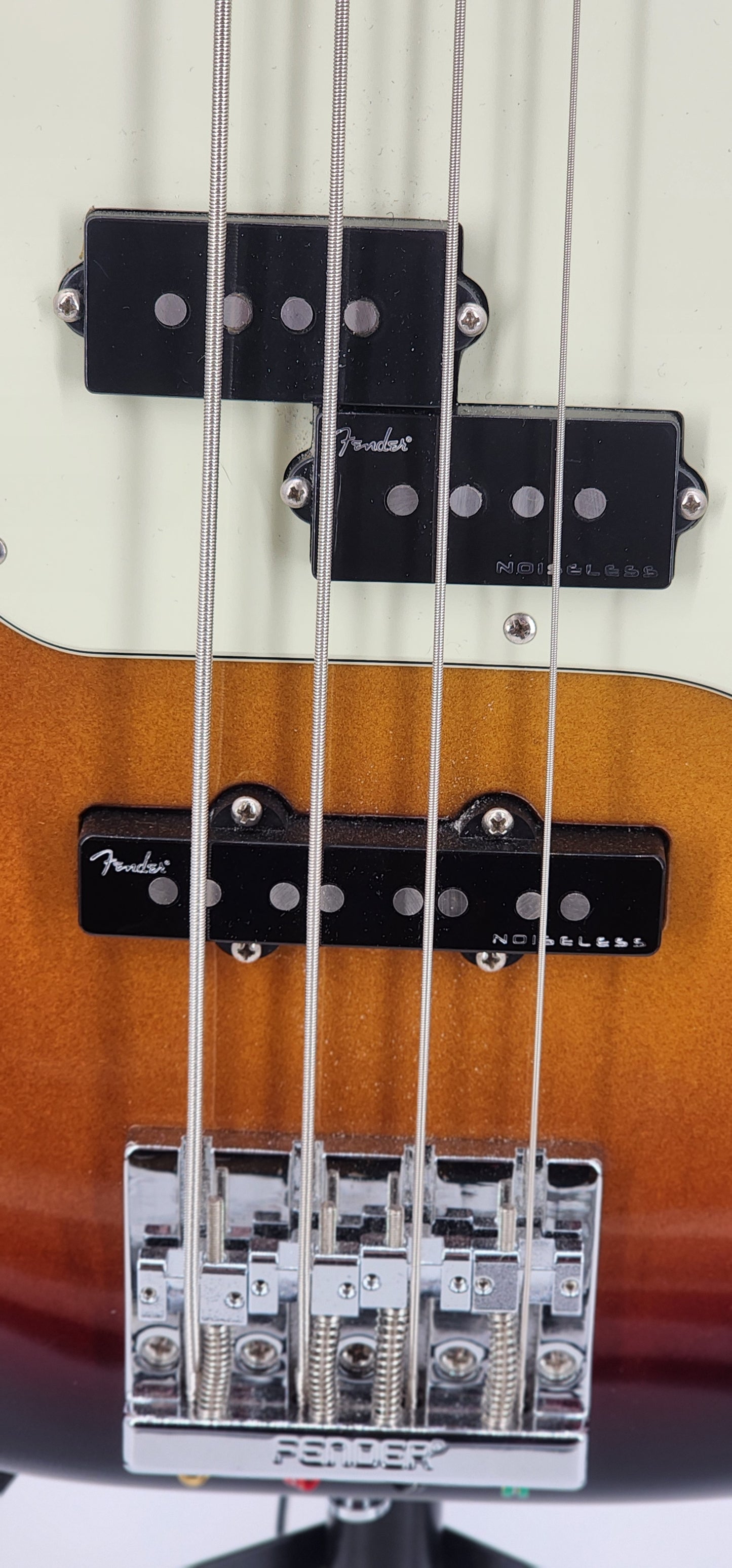 Fender - American Ultra Precision Bass Guitar - 2021 - Sunburst