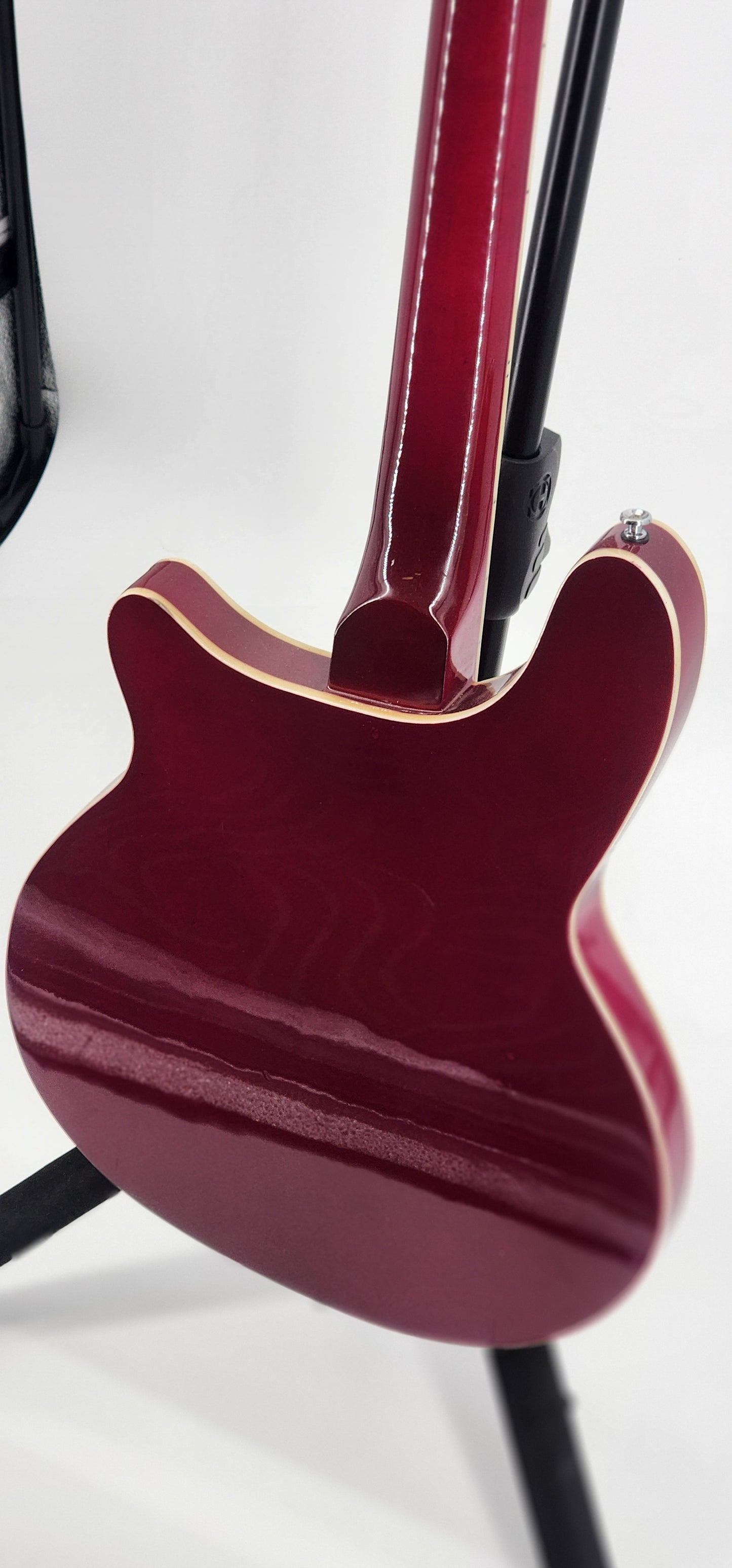 Waterstone - Groovy 1960's Style Bass - Fuscia burst