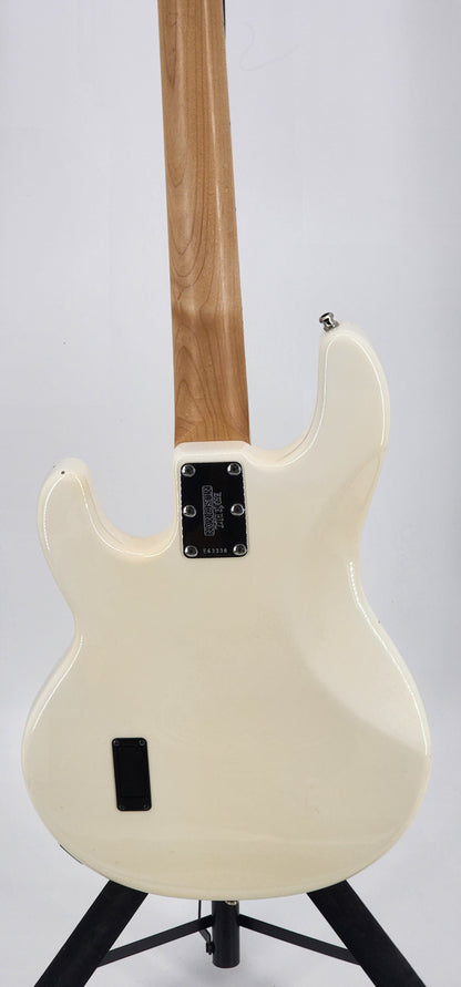 Ernie Ball Music Man - Stingray - 2007 - Olympic White