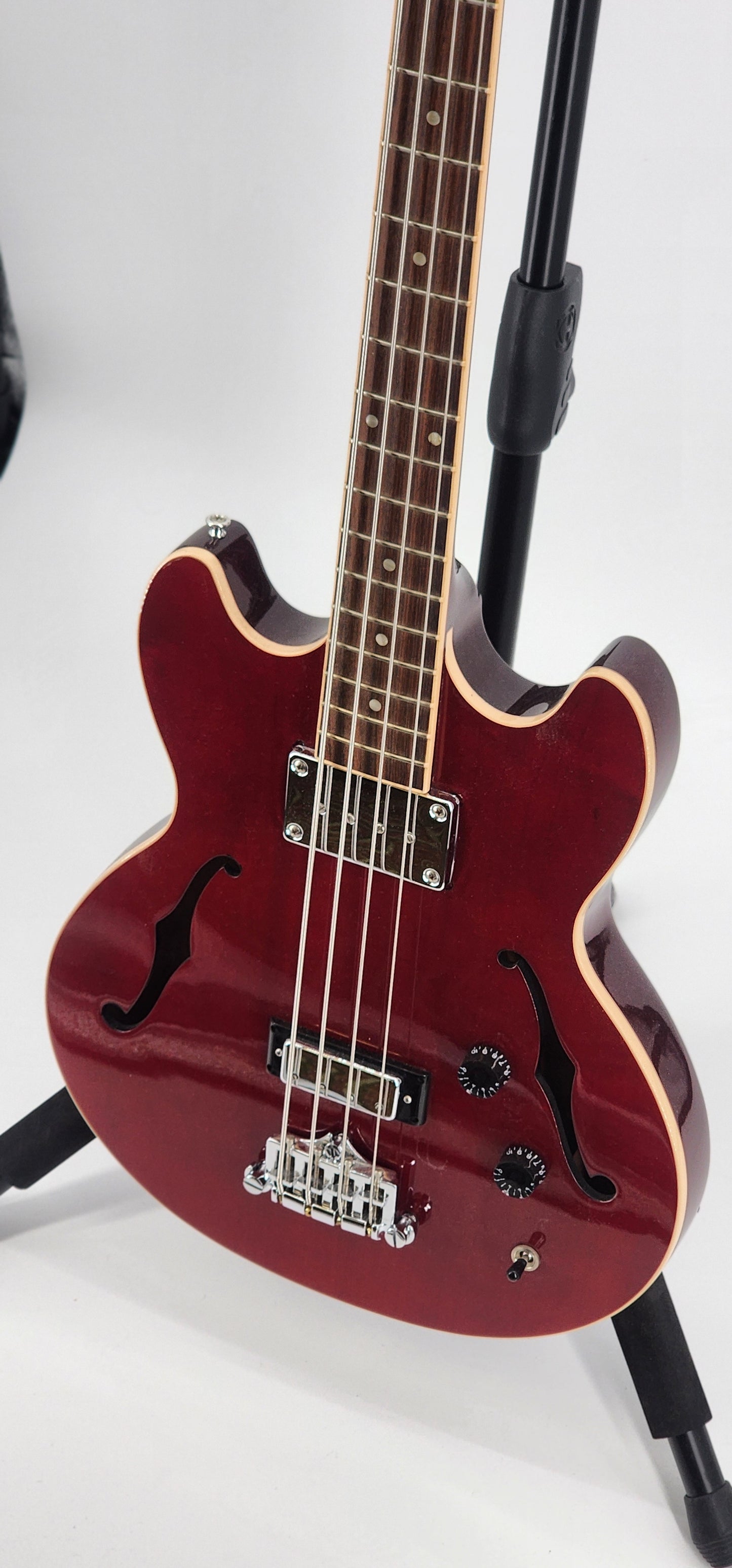 Gibson - Midtown Bass - 2013 - Cherry Red