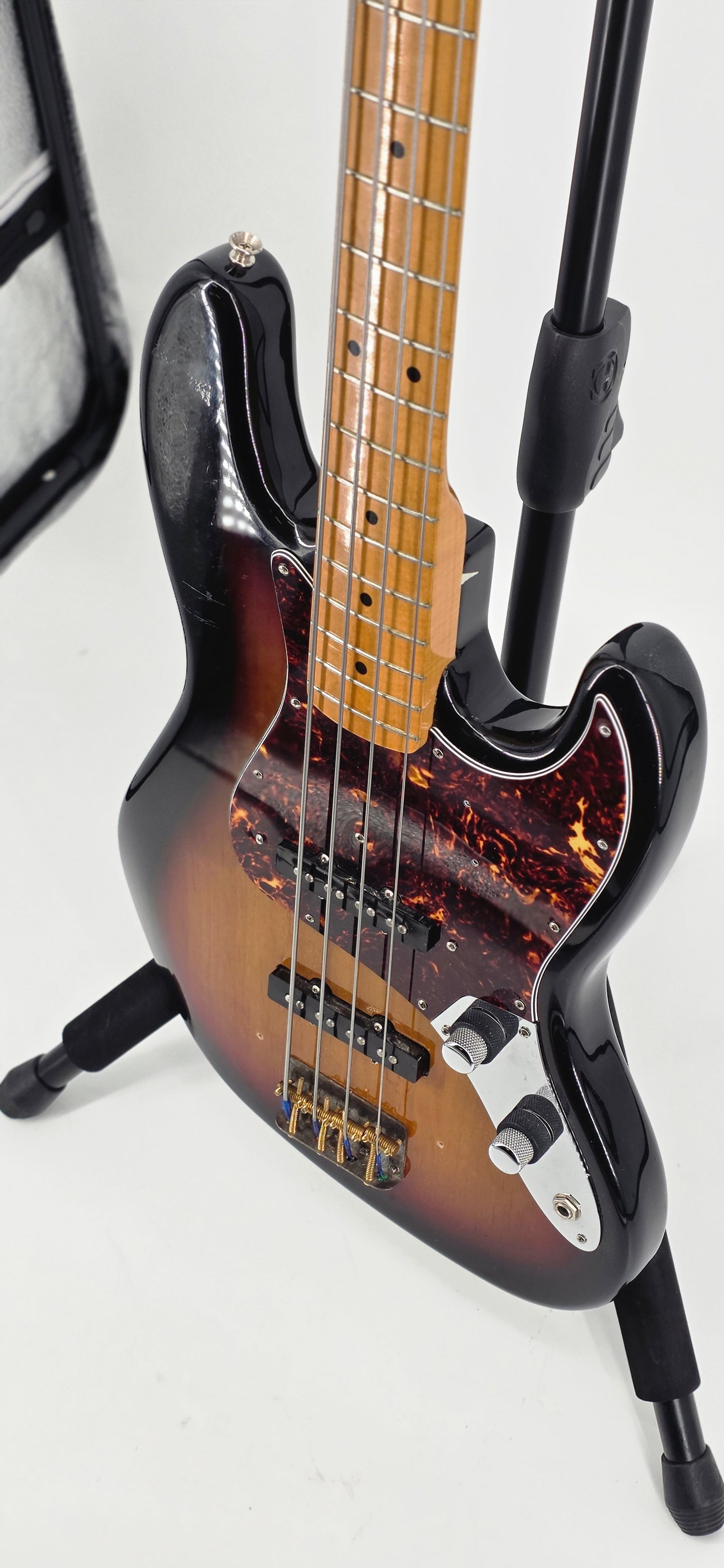 Fender - USA '62 Jazz Bass Reissue Body / '57 Precision Bass Neck - 2006 - Sunburst