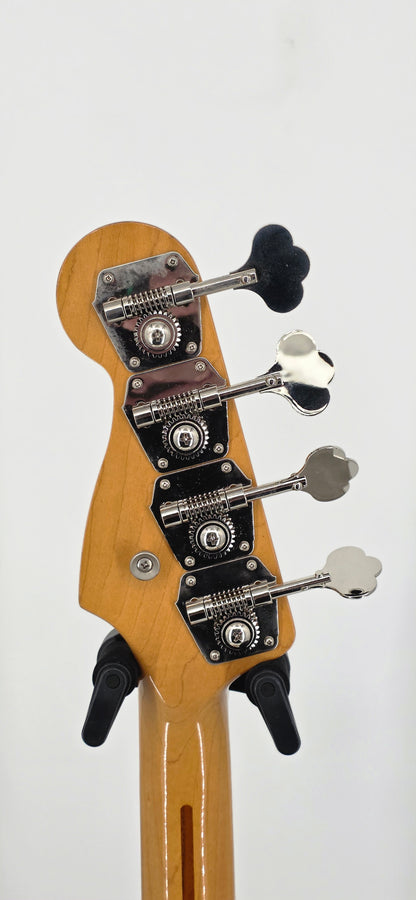 Fender - USA '62 Jazz Bass Reissue Body / '57 Precision Bass Neck - 2006 - Sunburst