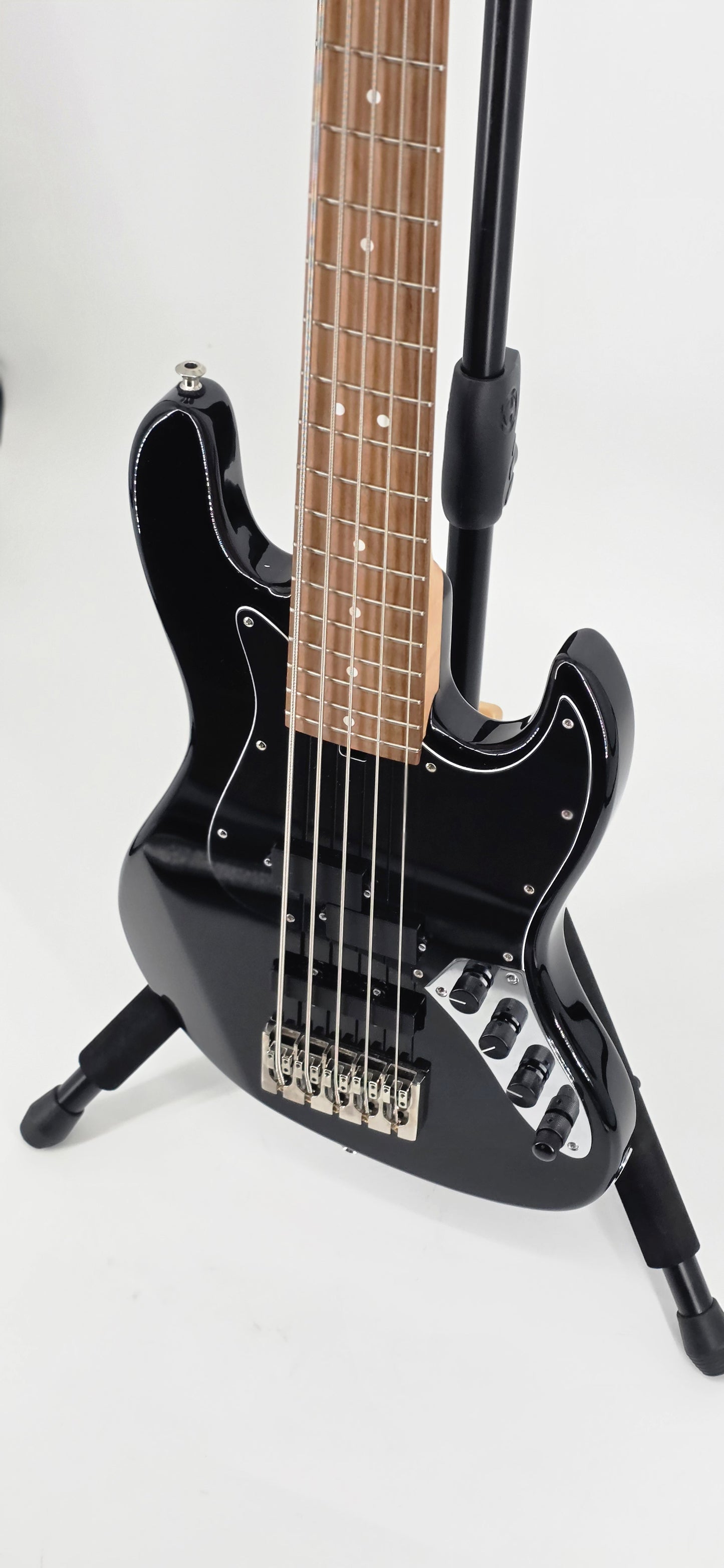 LE from The Low End Hybrid P/J 5 - circa - 2024 - Black Pearl