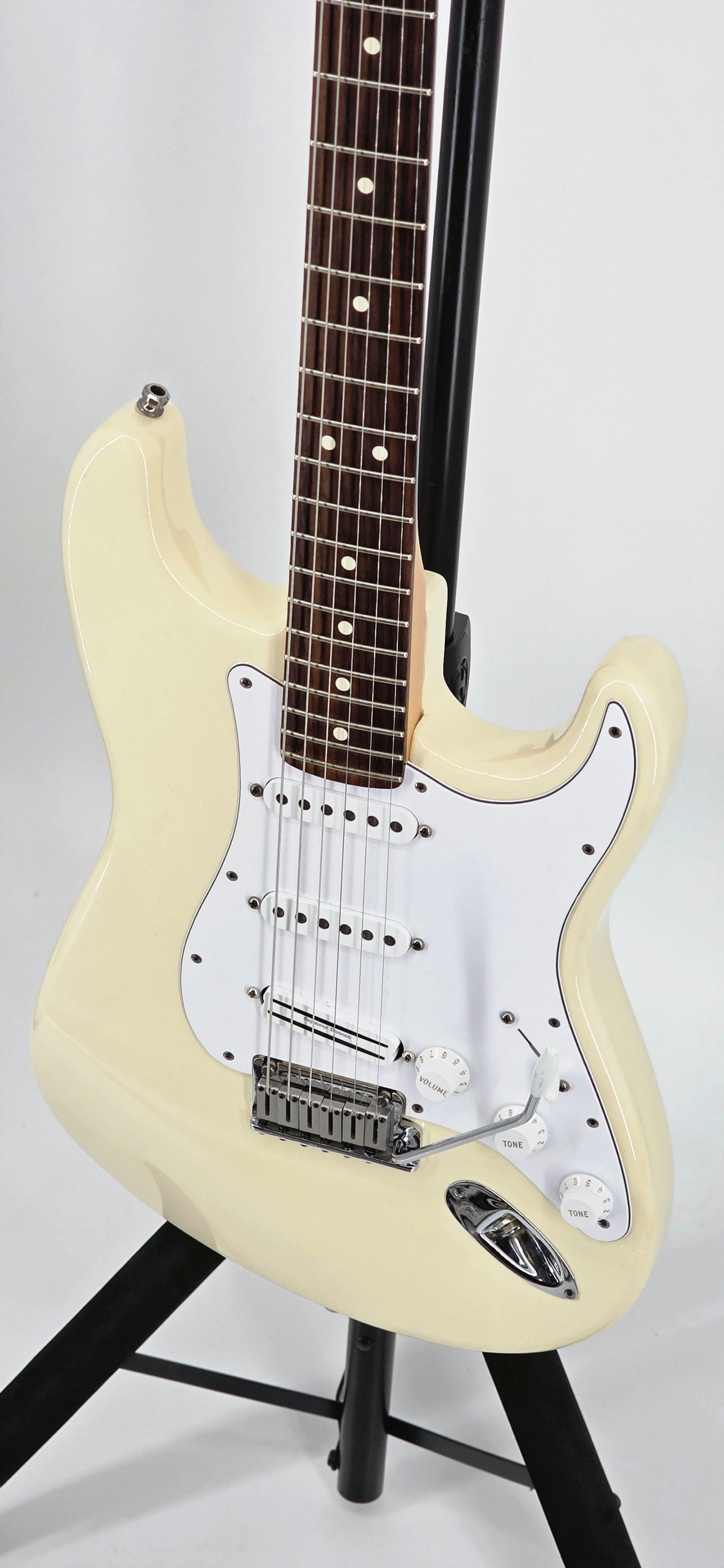 Fender - American Standard Stratocaster - 1998 - Stock/Modded - Olympic White