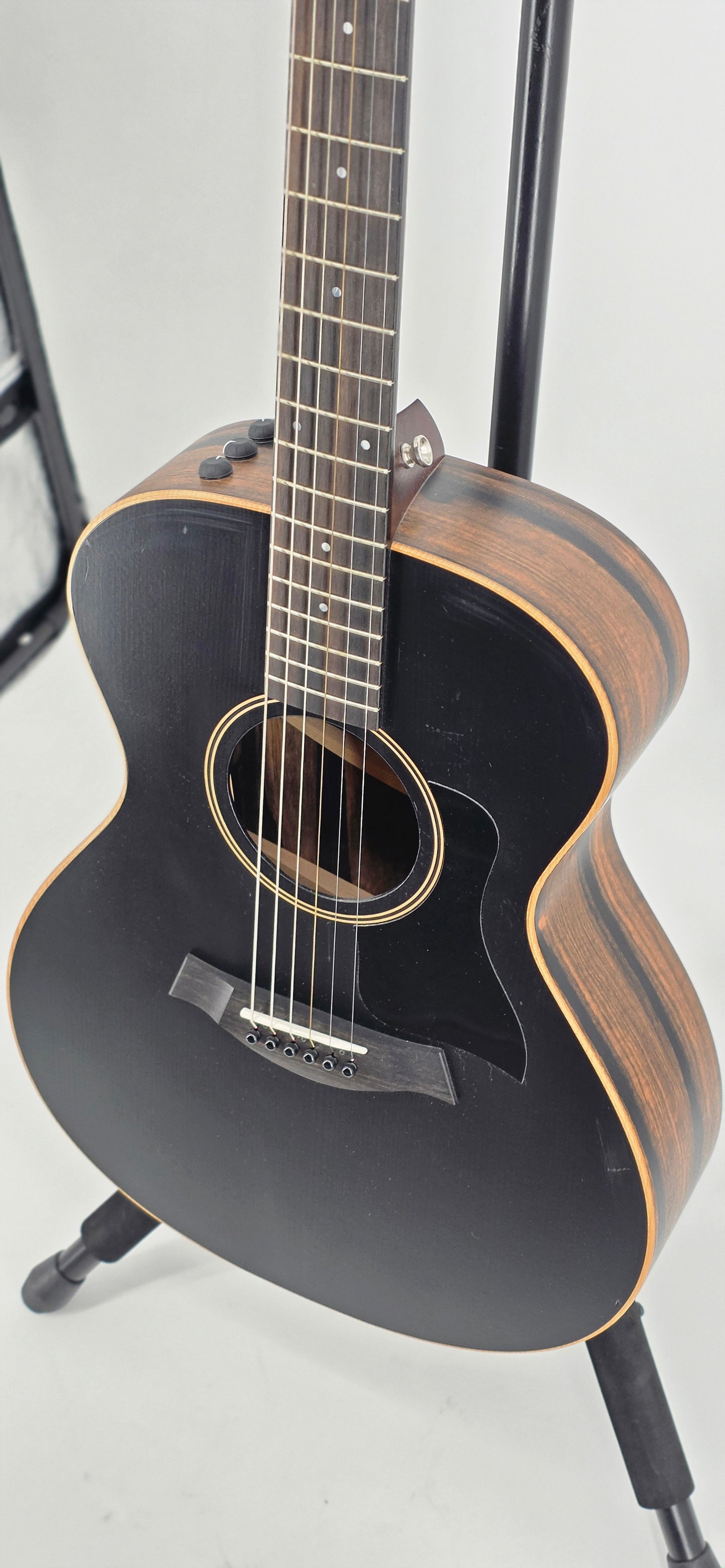 Taylor - AD12E - Ebony Black Top