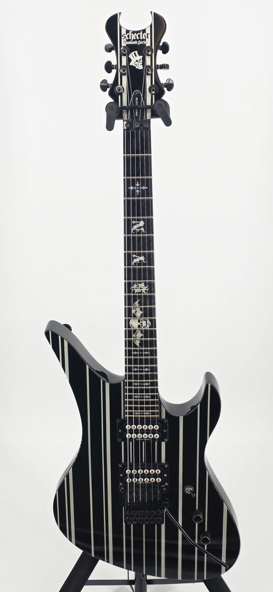 Schecter - Synyster Gates Signature - Synyster Custom  - 2015 - Black with Silver Pinstripes