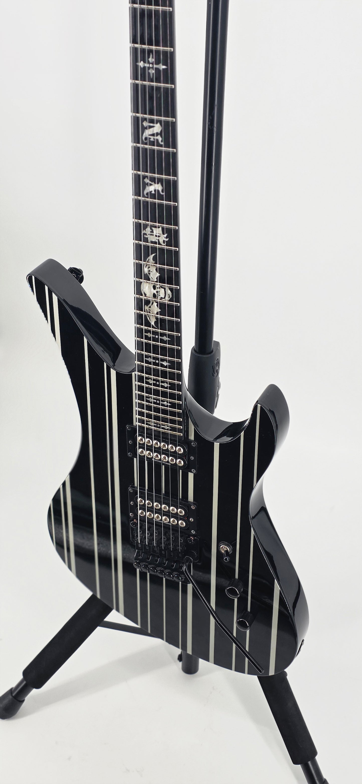 Schecter - Synyster Gates Signature - Synyster Custom  - 2015 - Black with Silver Pinstripes
