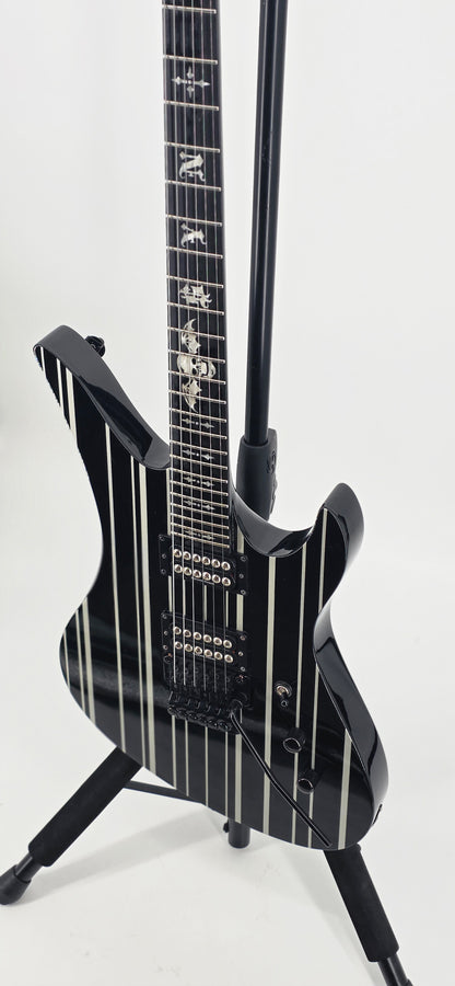 Schecter - Synyster Gates Signature - Synyster Custom  - 2015 - Black with Silver Pinstripes