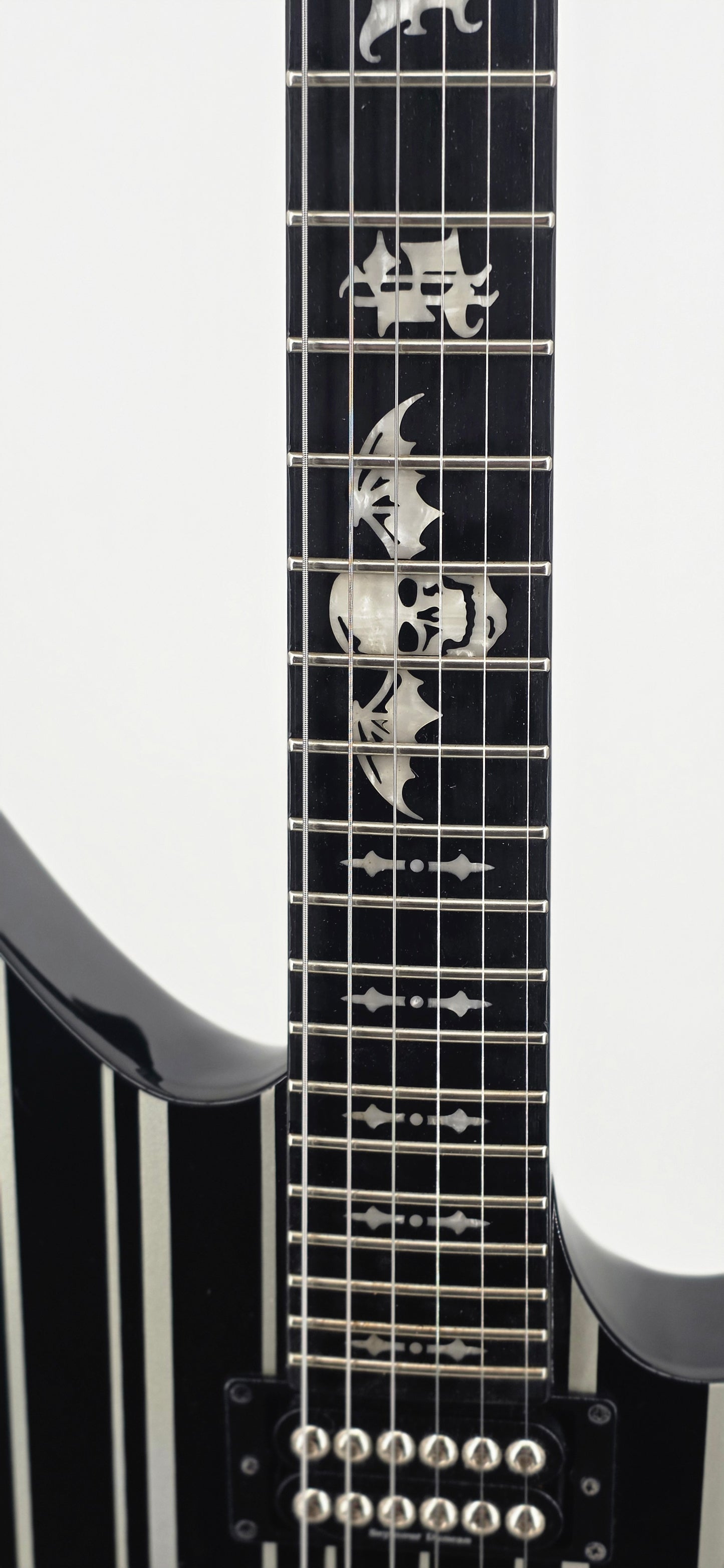 Schecter - Synyster Gates Signature - Synyster Custom  - 2015 - Black with Silver Pinstripes