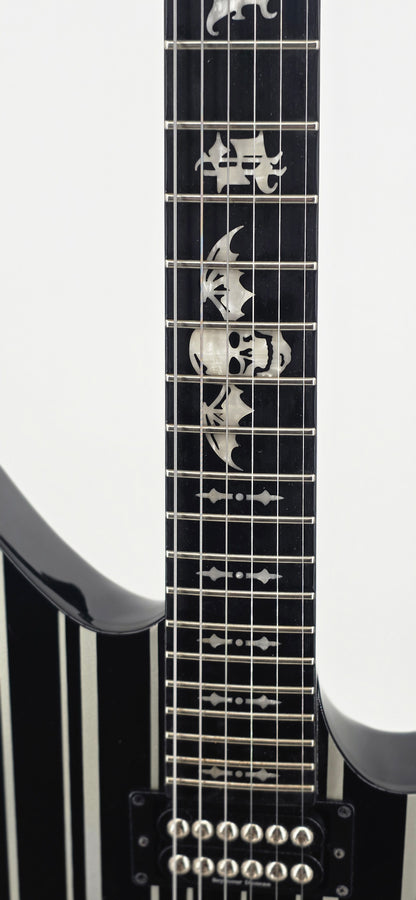 Schecter - Synyster Gates Signature - Synyster Custom  - 2015 - Black with Silver Pinstripes