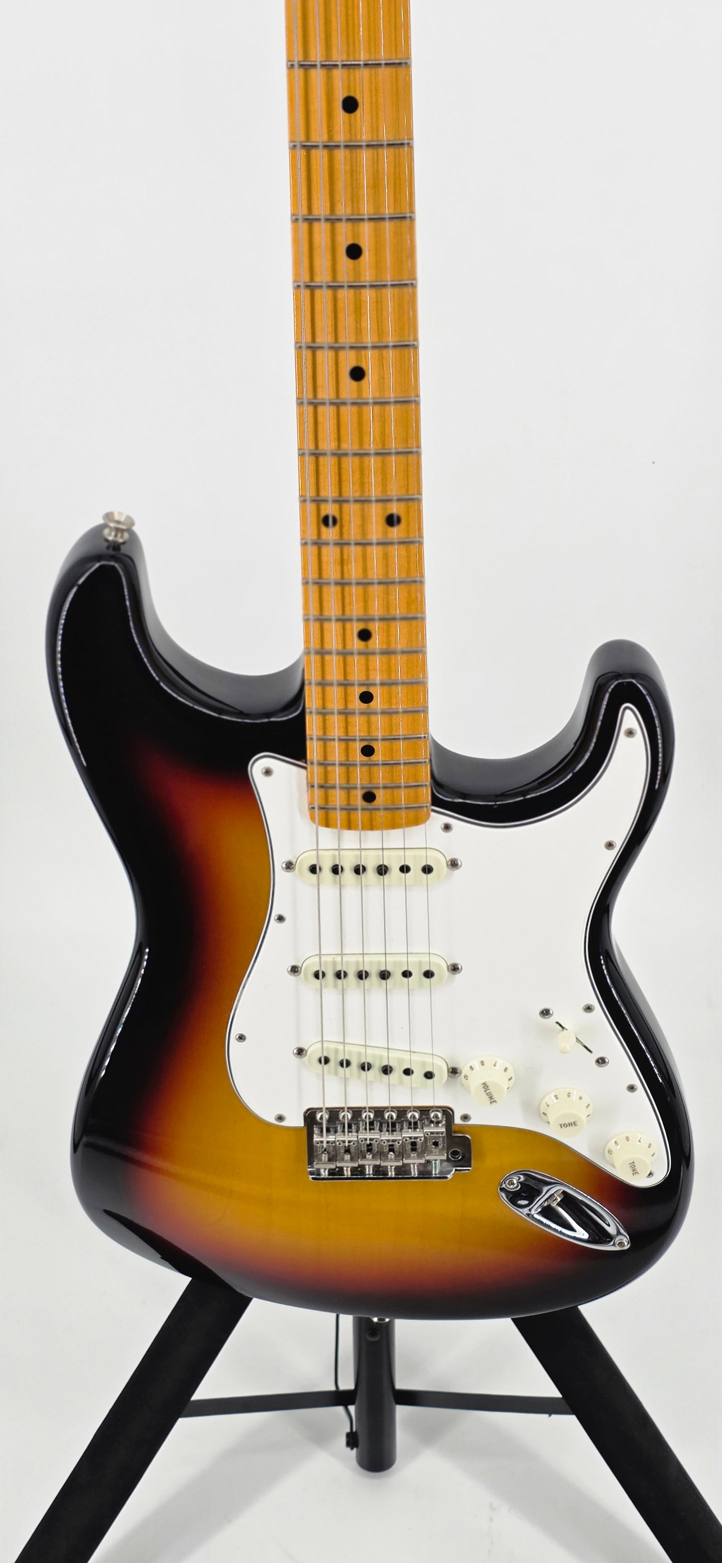 Fender - Vintage Custom 1962 Stratocaster - MIA - 2022 - 3 Color Sunburst