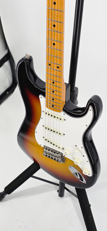 Fender - Vintage Custom 1962 Stratocaster - MIA - 2022 - 3 Color Sunburst