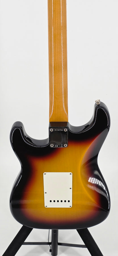 Fender - Vintage Custom 1962 Stratocaster - MIA - 2022 - 3 Color Sunburst