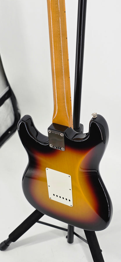 Fender - Vintage Custom 1962 Stratocaster - MIA - 2022 - 3 Color Sunburst