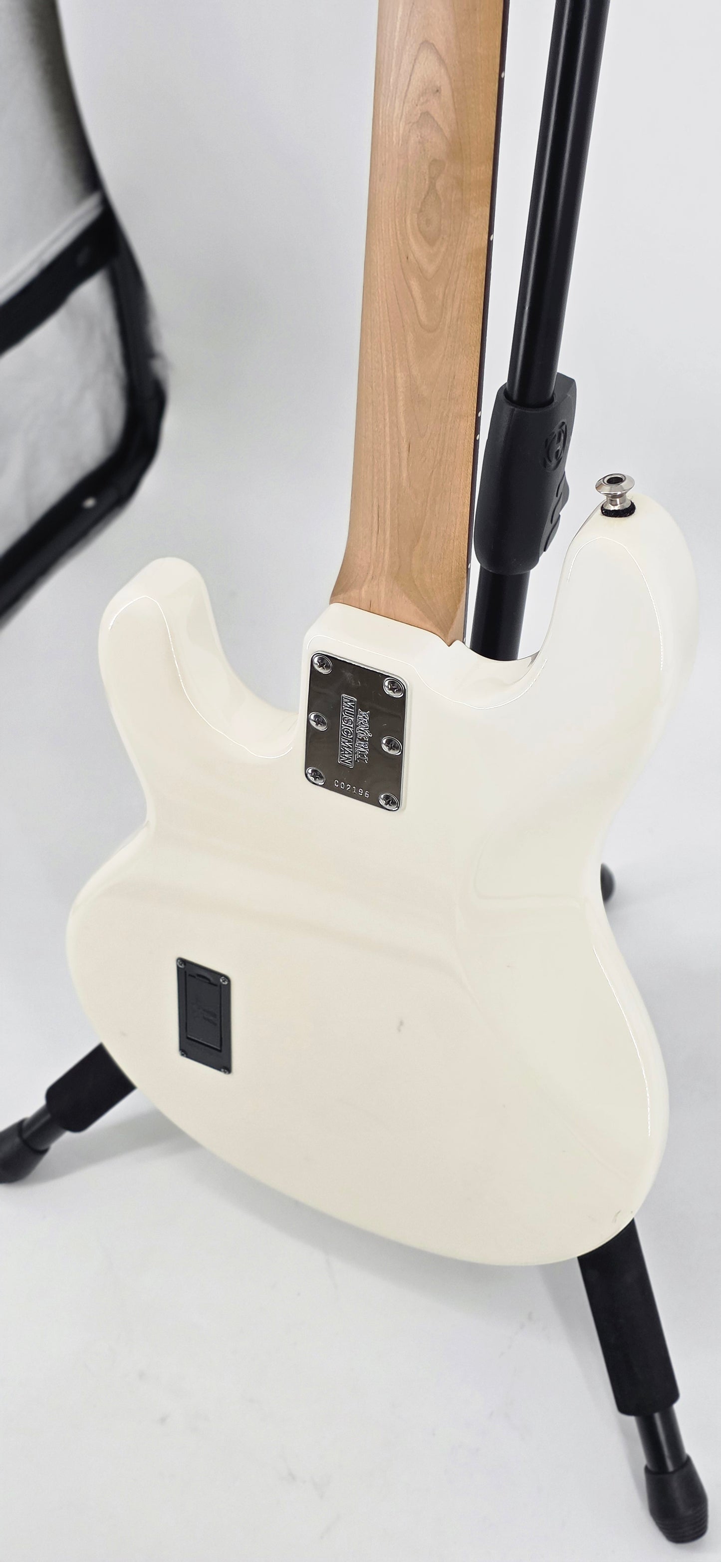 Ernie Ball Music Man - Stingray - 2017 - Snow White