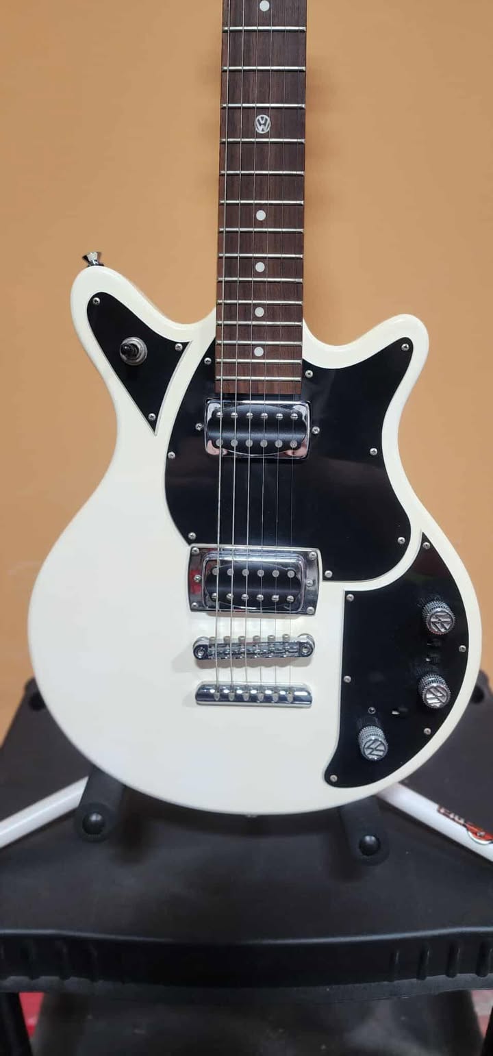 First Act Garage Master Limited Edition Volkswagen Electric Guitar -Black Pickguard (Pre-Owned)