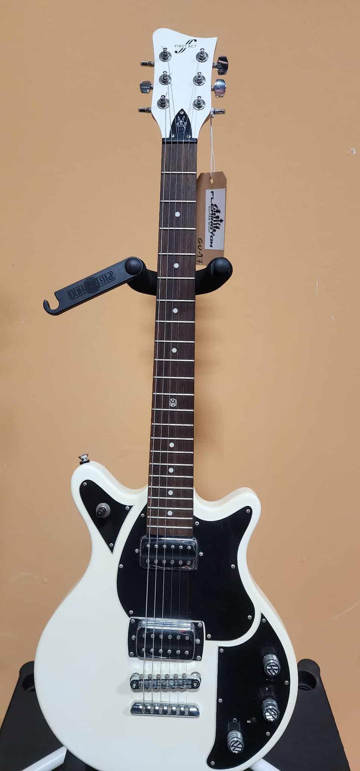First Act Garage Master Limited Edition Volkswagen Electric Guitar -Black Pickguard (Pre-Owned)