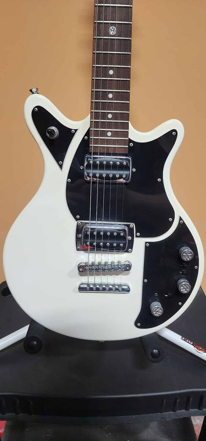 First Act Garage Master Limited Edition Volkswagen Electric Guitar -Black Pickguard (Pre-Owned)