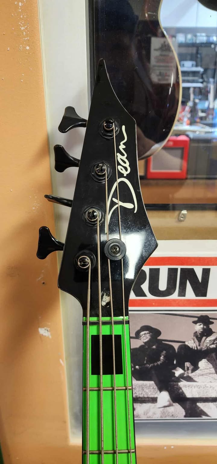 Dean Guitars Custom Zone – nuclear green
