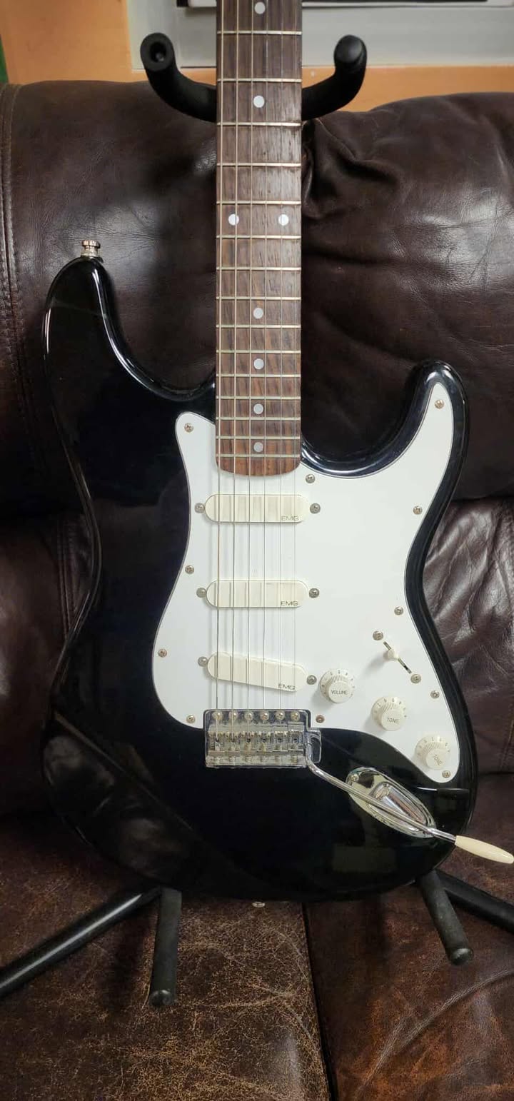 Fender Squire Series Stratocaster - 93' - Made In Korea - (Custom EMG) - Black