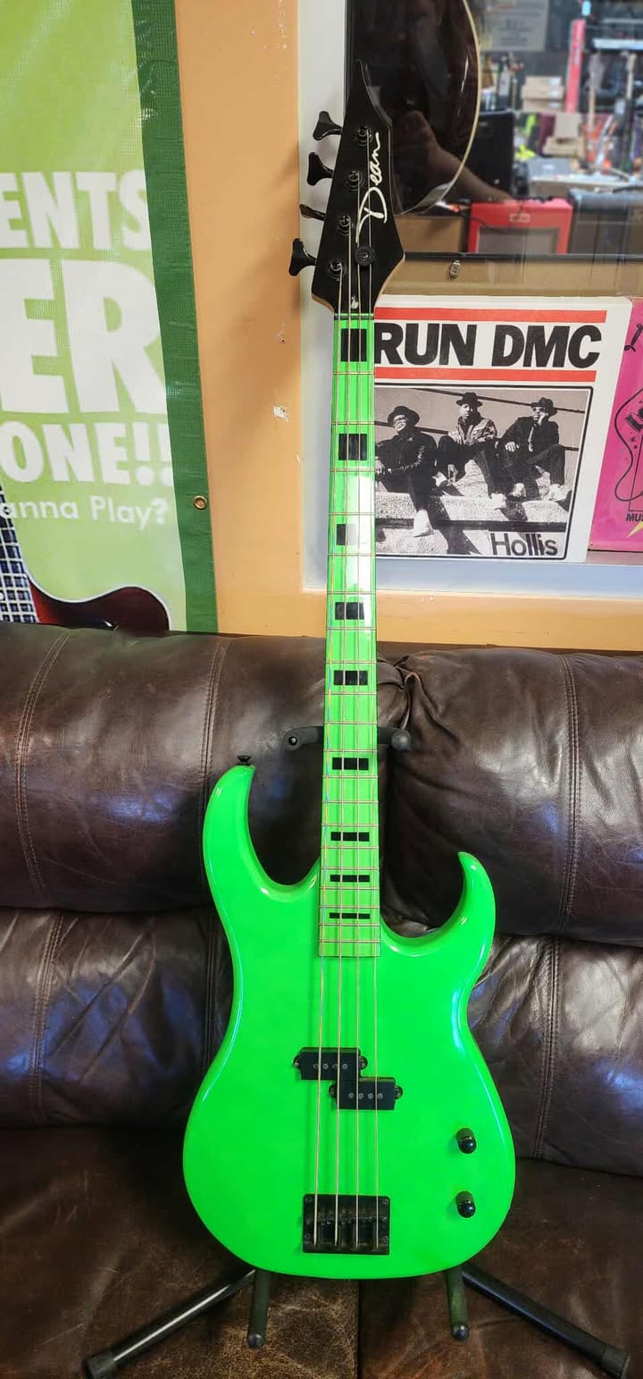 Dean Guitars Custom Zone – nuclear green