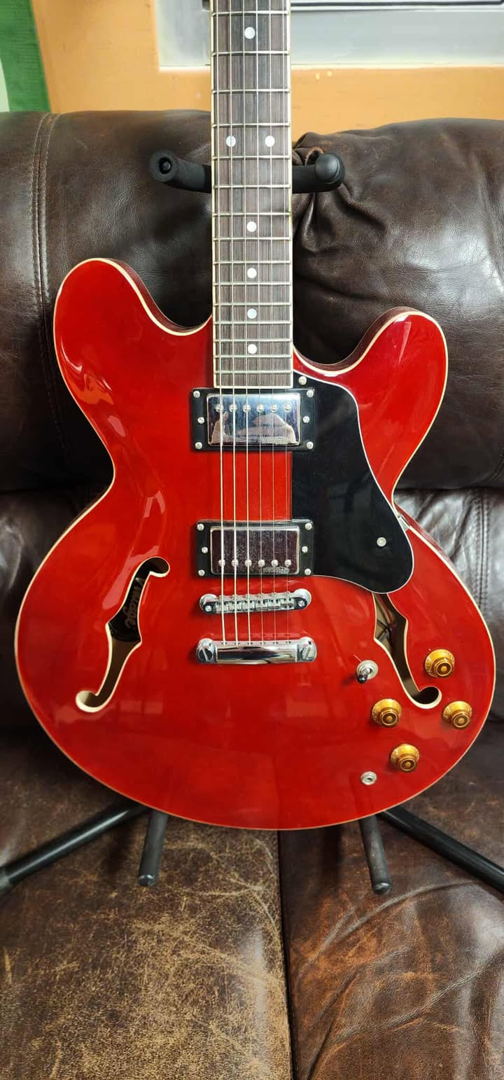 Vintage VSA500 ReIssued Semi Acoustic Guitar - Cherry Red