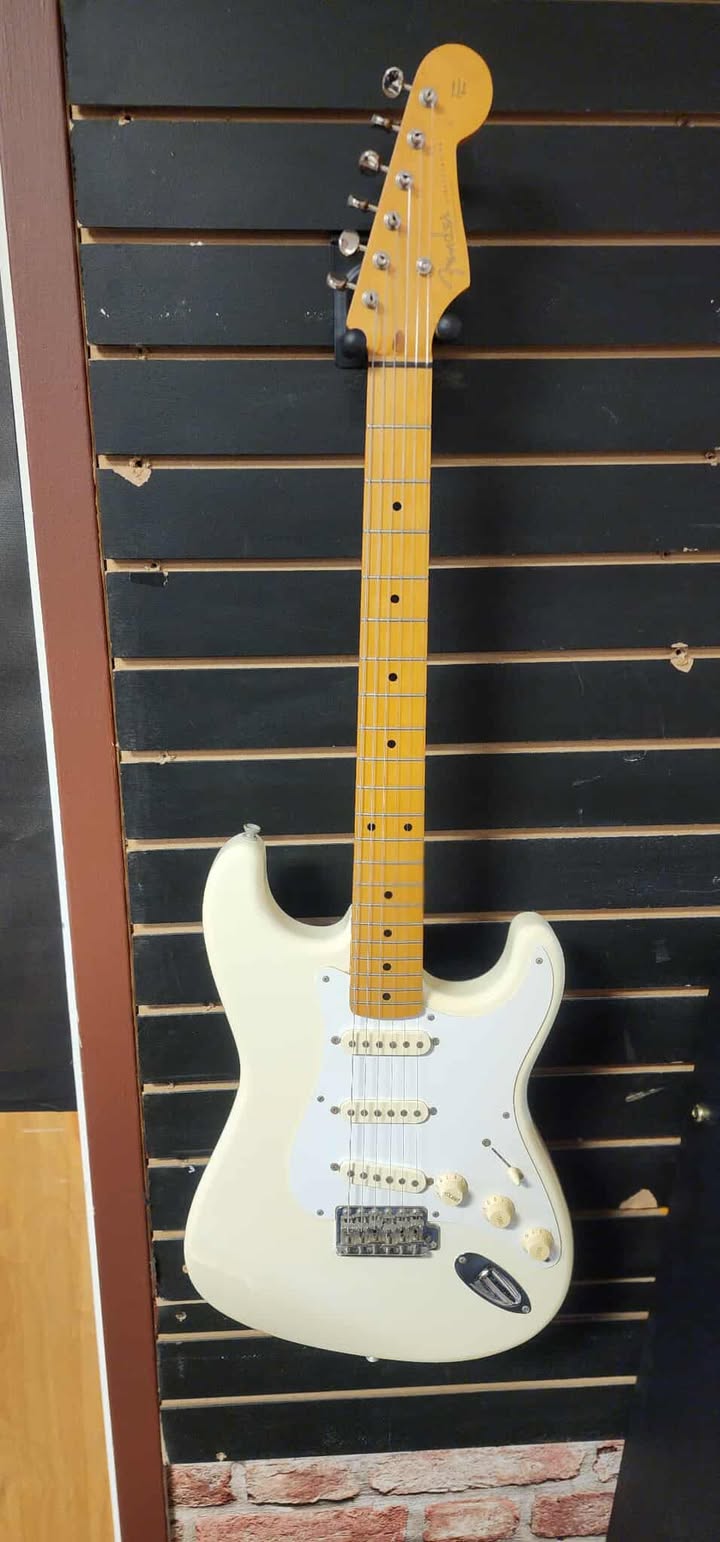 Fender Stratocaster - Made in Japan 1996 50th anniversary - White