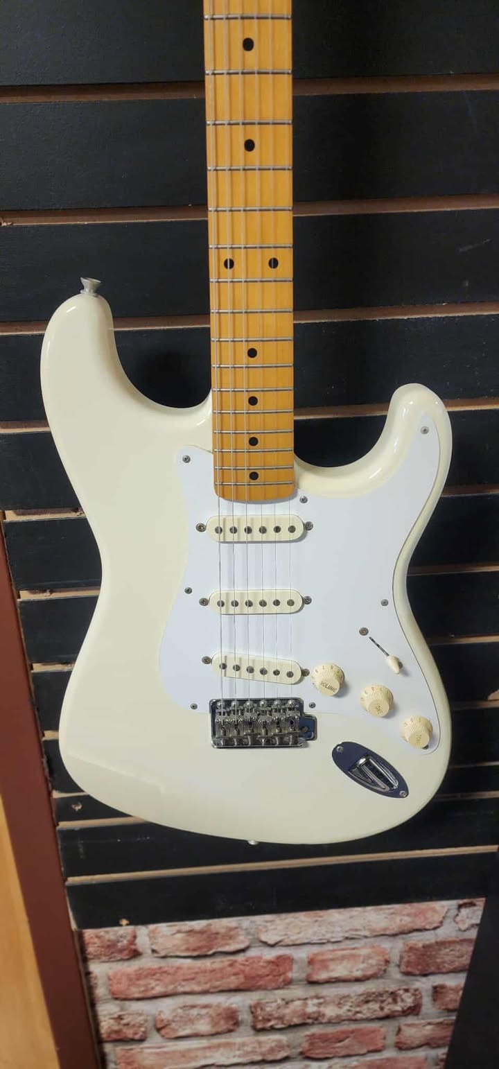 Fender Stratocaster - Made in Japan 1996 50th anniversary - White