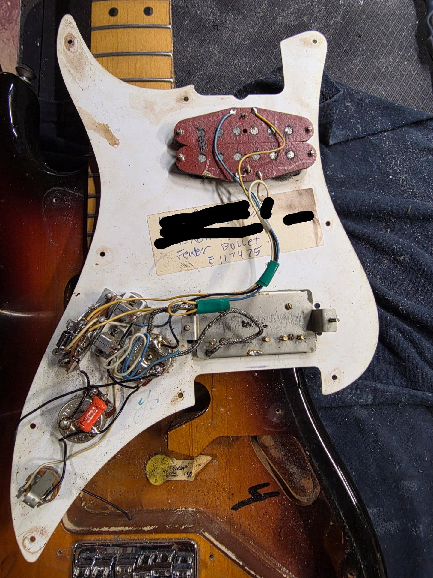 Fender - Bullet H2 - 1981/1982 - 3 color Sunburst
